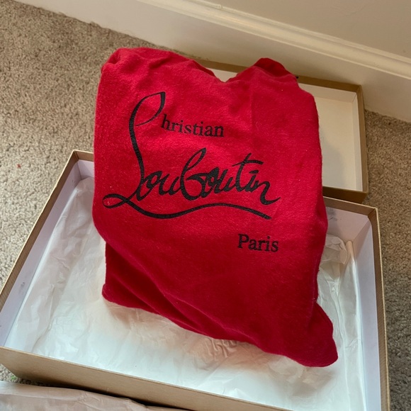 Pre-Owned Christian Louboutin Black Leather Pumps US7 - Picture 5 of 10